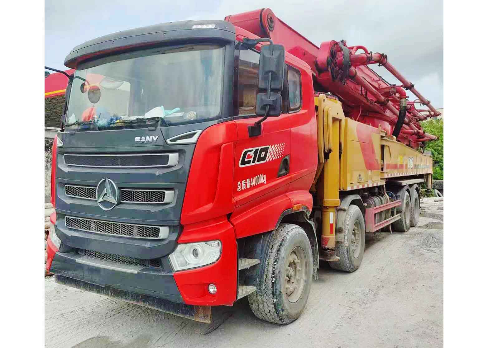 /pompe-à-béton-montée sur camion