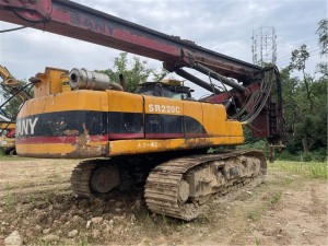 Sany utilizó la plataforma de perforación rotatoria SR200C con chasis ISUZU